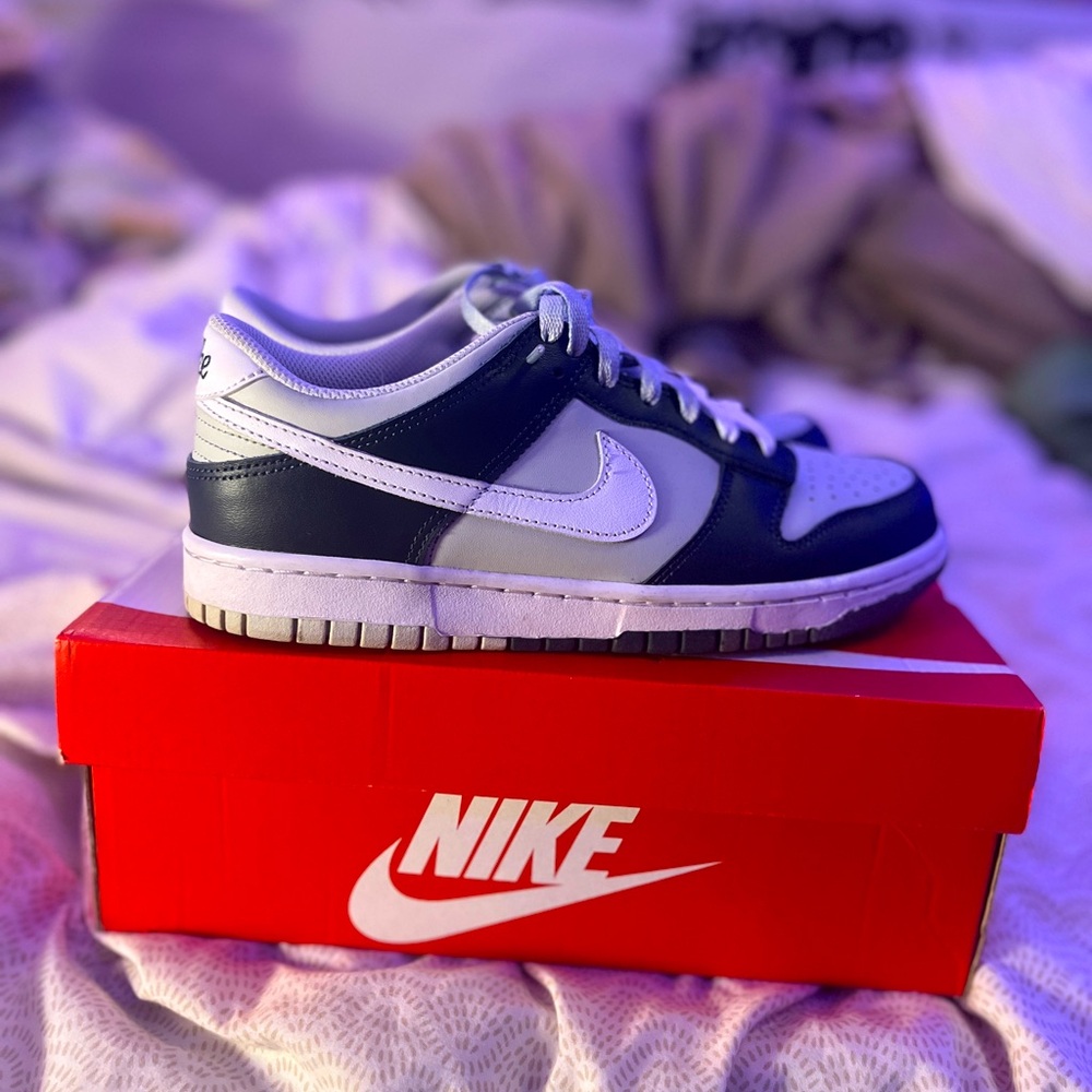Nike Women's Shoes - Navy and White